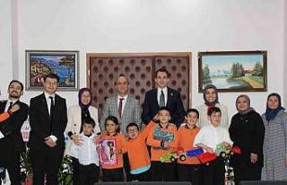 Hisarcık Kaymakamı Atam, özel öğrencileri makamında...