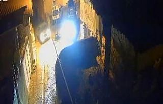 Husumetlisinin park halindeki aracına zarar verdi