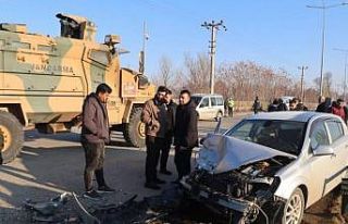 Iğdır-Halfeli yolunda otomobil ile kamyon kafa kafaya...