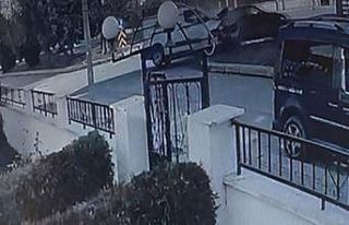 İki aracın hurdaya döndüğü kaza kameraya yansıdı