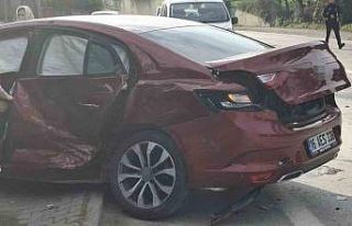 İki otomobilin çarpışması neticesinde 5 kişi...