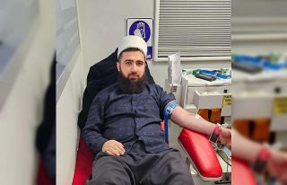 İmam, cemaatiyle kan bağışında bulundu