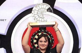 İngiltere’de fırtına gibi esen Denizlili Zehra...