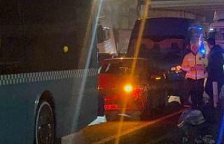 İşçi servisi yayaya çarpıp takla attı: 1 ölü,...