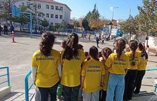 İstanbul’daki Çermiklilerden öğrencilere forma...