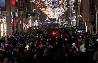 İstiklal Caddesi’ndeki yoğunluk havadan görüntülendi