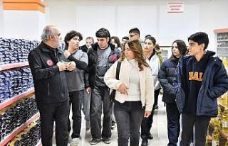 "İyilik Elçisi" Projesi gençlere yardımlaşma...