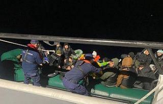 İzmir açıklarında 50 düzensiz göçmen yakalandı