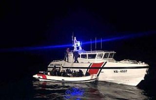 İzmir’de 24 saatte 99 göçmen, 3 kaçakçı yakalandı