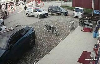 İzmir’de feci kaza kamerada: Lise öğrencisi genç...