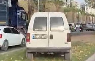 İzmir’de orta refüjü kullanan sürücüye ceza...