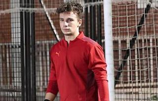 İzmirli kaleci Kaan Tınmaz takımsız kaldı, halı...