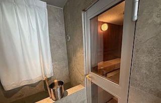 Japonya’daki sauna yangınında mahsur kalan çift...