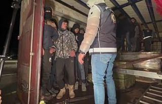 Kaçak göçmenlerin umuda yolculuğu Erzurum’da...