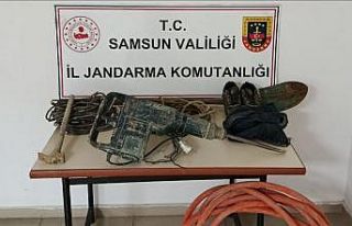Kaçak kazı yapan 3 kişi jandarmaya suçüstü yakalandı
