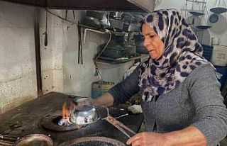 Kadın eliyle yarım asırlık kalaycılık