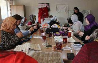 Kadınların el emeğiyle ürettikleri tel kırma...