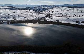 Kar ve güneş kartpostallık görüntüler oluşturdu
