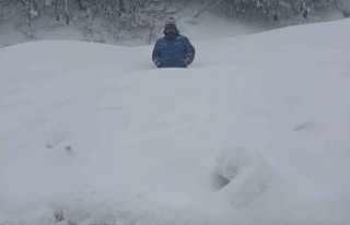 Karabük-Bartın yolunda kar kalınlığı 1,5 metreyi...