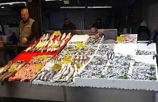Karadeniz’de hamsi bereketi yaşanıyor