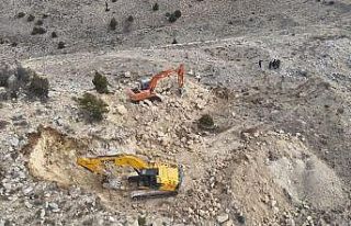 Karaman’da kepçeyle tarihi eser arayanlara operasyon:...