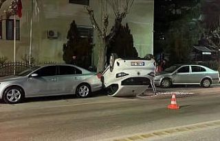 Karaman’da park halindeki araçlara çarpan otomobil...