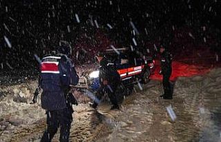 Karda mahsur kalan vatandaş kurtarıldı