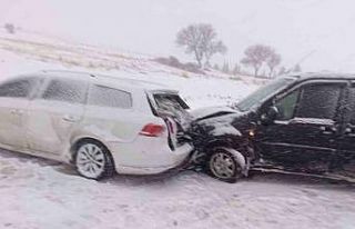 Karlı yolda araçlar çarpıştı: 1 yaralı