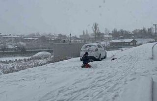 Kars beyaz gelinliğini giydi: Meteoroloji uyarmıştı,...