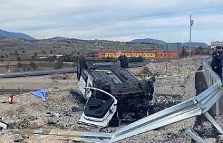 Karşı şerdi geçerek takla atan otomobilde 1 kişi...