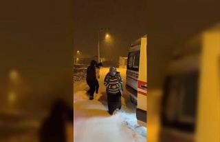 Kars’ta kar engelini aşan sağlık ekipleri hasta...
