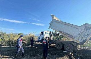 Kaş’ta izinsiz kum alımına jandarma engeli