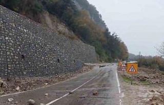 Kastamonu’da heyelan sebebiyle çöken yol ulaşıma...