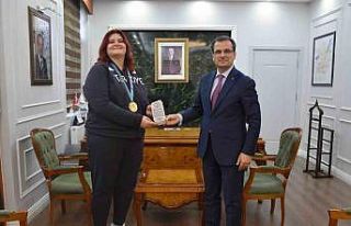 Kaymakam Güldoğan’dan şampiyon judocu Öztürk’e...