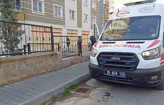 Kayseri’de 8. kattan düşen kadın öldü