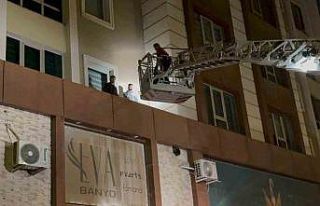 Kayseri’de bir garip olay: 3’üncü kattan çarşafla...