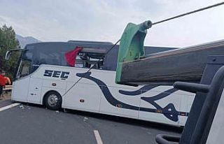 Kazada kapanan E-90 Otoyolu, araçların çekilmesiyle...