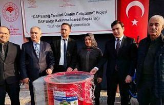 Keban’da çiftçilere makine dağıtıldı