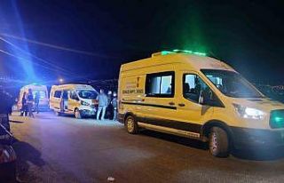 Kendisinden ayrılan kız arkadaşını evine girerken...