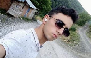 Kestiği ağacın altında kalan 19 yaşındaki genç...