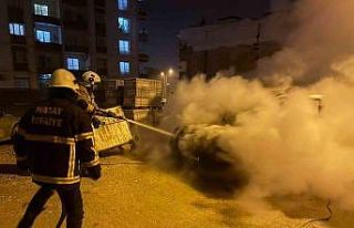 Kırıkhan’da hafif ticari araç yandı