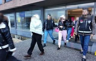 Kocaeli merkezli fuhuş operasyonunda 12 kişi gözaltına...