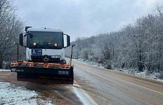 Kocaeli’de yoğun kar yağışı: Ekipler yolları...