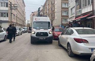 Kollarından ve kafasından yaralanan genç hastaneye...