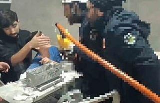 Kolu hamur makinesine sıkışan çocuğun imdadına...