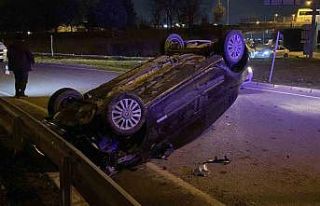 Kontrolden çıkan otomobil takla attı