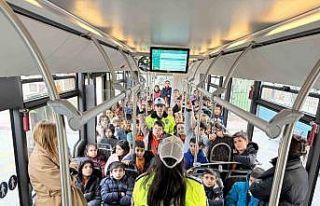 Konya Büyükşehir’in nezaket otobüsü öğrencilere...