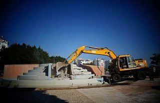 Konyaaltı’nda parklardaki havuzlar kaldırılıp...