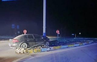 Konya’da otomobil refüje çıktı: 3 yaralı