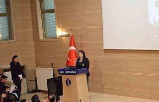 Koruyucu aileler deneyimlerini gençlerle paylaştı